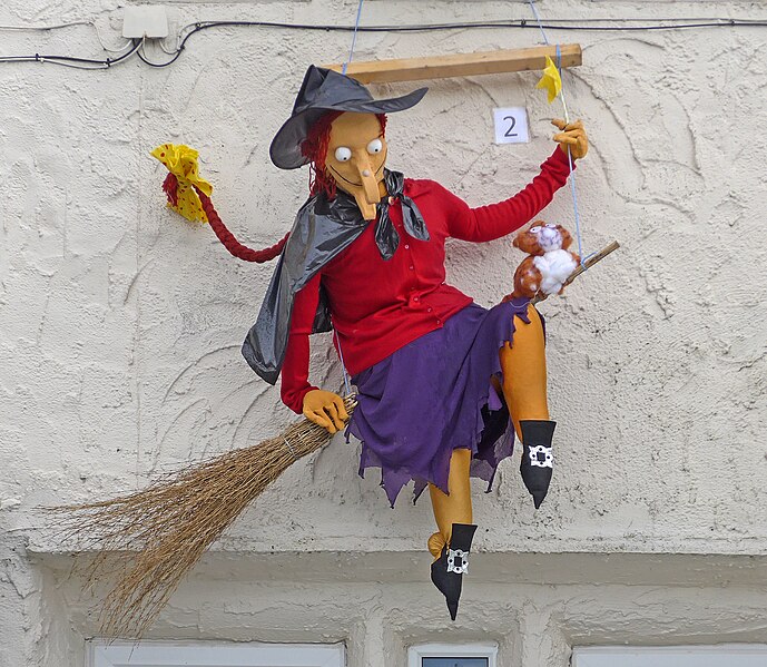 File:2016 Norland Scarecrow Festival 08.jpg