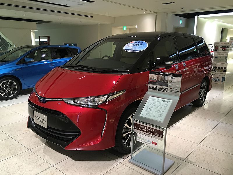 File:2016 toyota estima hybrid aeras smart.jpg