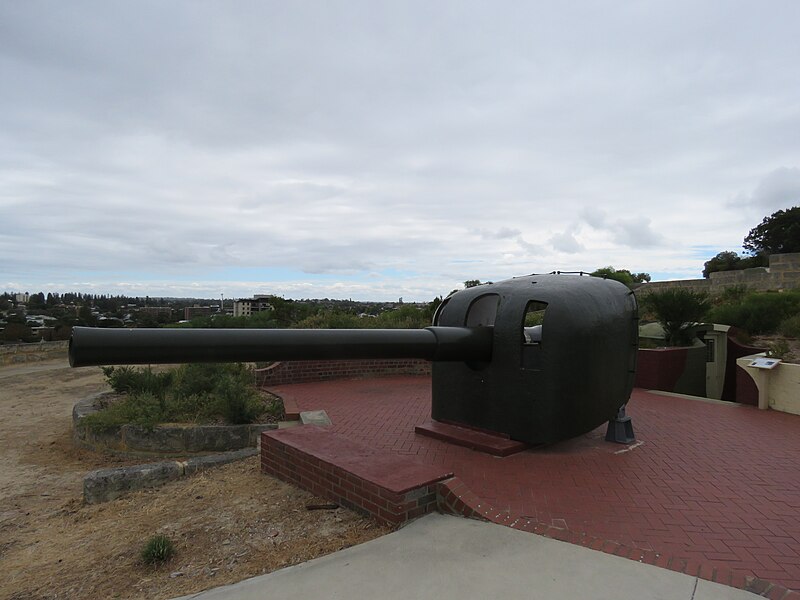 File:6in Mark VII gun replica at Leighton Battery, March 2022 03.jpg