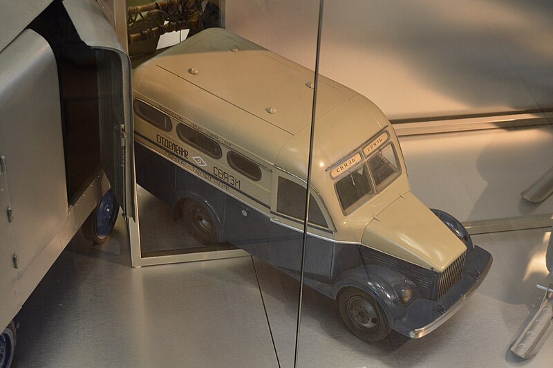 File:A. S. Popov Central Museum of Communication - exhibition - 06 - postal truck model.jpeg