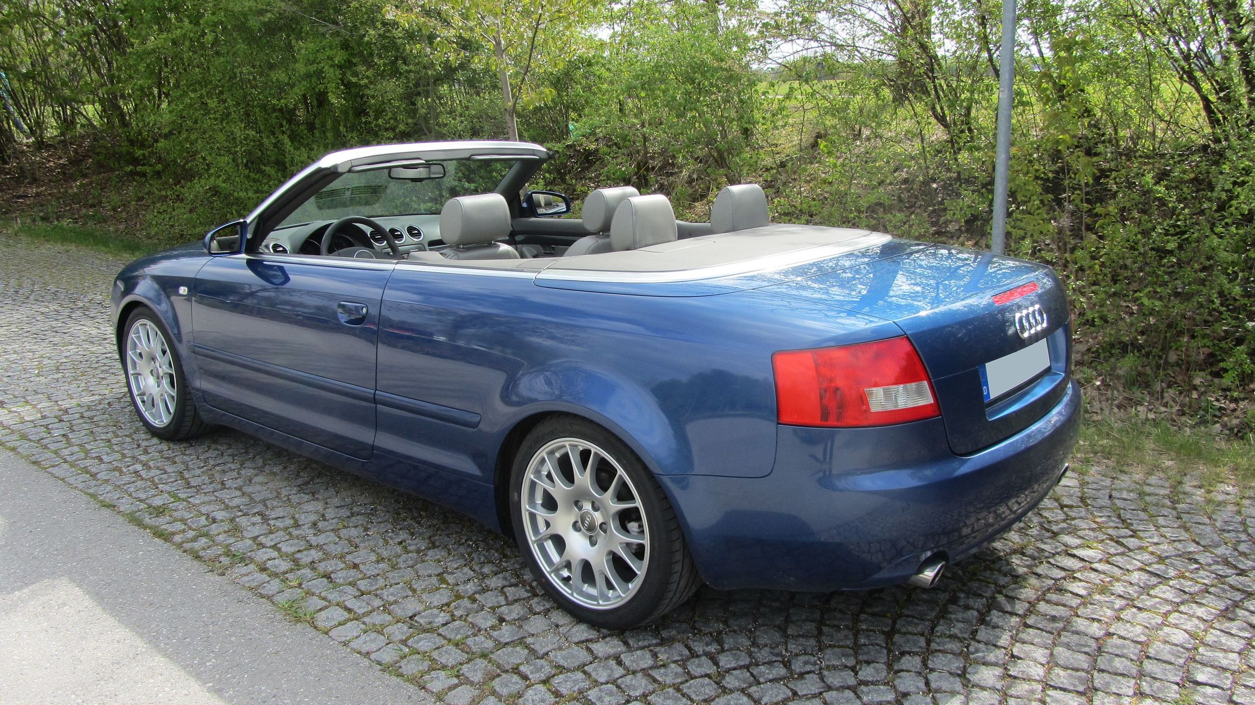 File:A4 B6 8H Cabriolet Heck.jpg - Wikimedia Commons