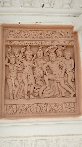 File:A sculpture depicting the bravery of the prince in Dhyana Buddha statue.jpg