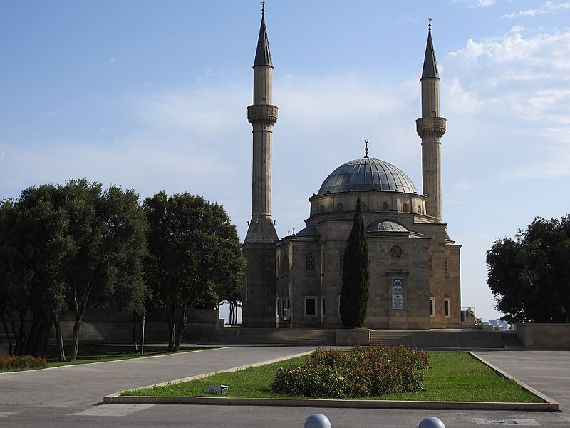 File:A very Turkish looking mosque at the Baku Martyrs' Memorial (36898223962).jpg