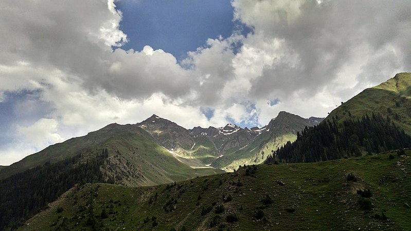 File:A view from the great Babusar top.jpg