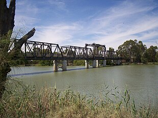 Fotografia da ponte Abbotsford sobre o rio Murray