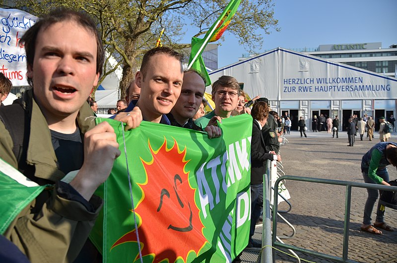 File:Abschalten! Protest gegen RWE.jpg