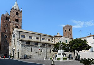Albenga - Kathedrale San Michele Arcangelo - Domplatz 1, August 2019.jpg