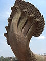 Escultura de nagas lòng de la segonda cauçada