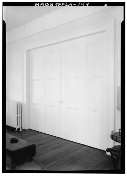 File:April 1962 DOUBLE DOORWAY BETWEEN WEST PARLORS ON FIRST FLOOR - Boysen-Perry House, North Palafox and East Wright Streets, Pensacola, Escambia County, FL HABS FLA,17-PENSA,8-5.tif