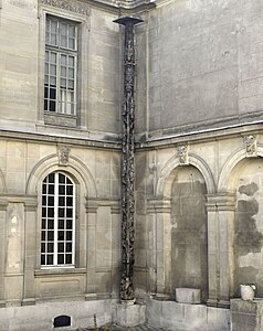 L'enseigne de la maison dite de l'Arbre-aux-Prêcheurs, aujourd'hui conservée au Musée Carnavalet.