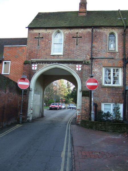 File:Arch Leading to Rose Hill - geograph.org.uk - 108529.jpg