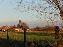 Aubers dans la campagne des Weppes