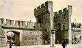 Tour carrée et évidée (porte Saint-Lazare).