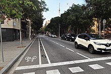 Велосипедна смуга, захищена гумовими делініаторами, Барселона