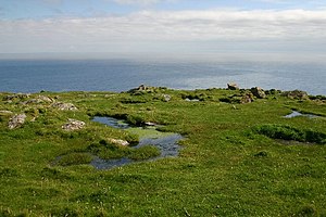 Tümpel auf den Kliffs von Mullach a' Lagain
