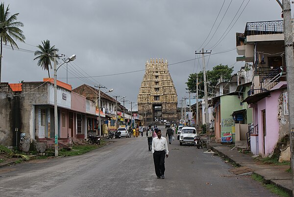 Street in Belur leading to the Chennakesava temple