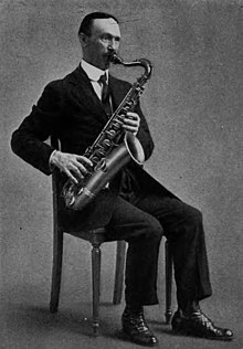 Tenorsaxophonist des Blasorchesters von John Philip Sousa (1917).