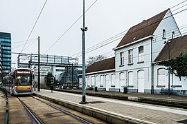 La gare, côté quais et le nouveau terminus du tram.
