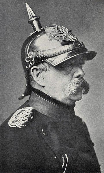 ファイル:Bismarck pickelhaube.jpg