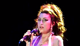 Brésil - Amy Winehouse live 2011.png