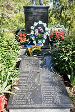 Buhove Brothery Grave of WW2 Warriors 02 (YDS 0532).jpg