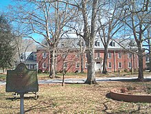 Description de l'image Building of the Georgia School for the Deaf, Fannin Hall, built in 1846, as a field hospital for Civil War soldiers during American Civil War.jpg.