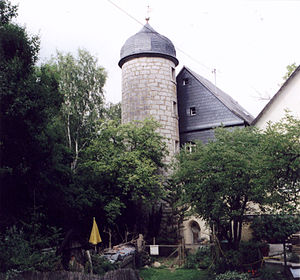 Main building of Kohlstein Castle with stair tower (2003)