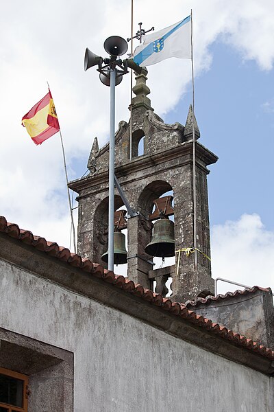 File:Campanario da Igrexa de San Martiño de Fontecada, Santa Comba.jpg