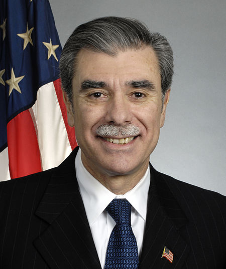 Tập_tin:Carlos_Gutierrez_official_portrait.jpg