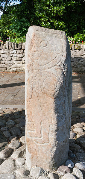 File:Carndonagh North Pillar East Face 2014 09 09.jpg