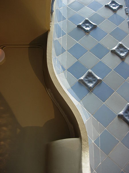 File:Casa batllo tile detail.JPG