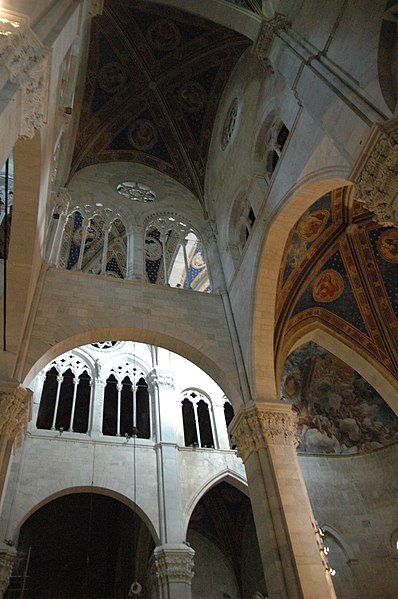 File:Cattedrale di San Martino (Lucca) - panoramio (1).jpg