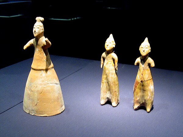 Celadon standing figures, Haidian Museum, Cao Wei Dynasty.