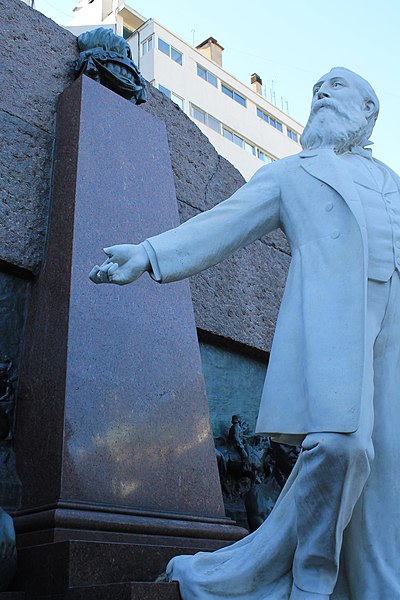 File:Cementerio recoleta A A left.jpg