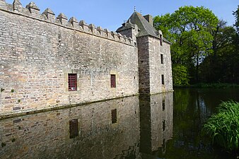 Château de Bienassis - façade (partie droite).jpg