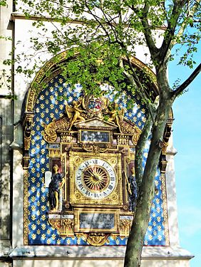 Charles V_clock,_Paris