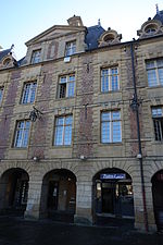 Charleville-Mézières - 39 Place Ducale - Photo Francis Neuvens lesardennesvuesdusol.fotoloft.fr.JPG