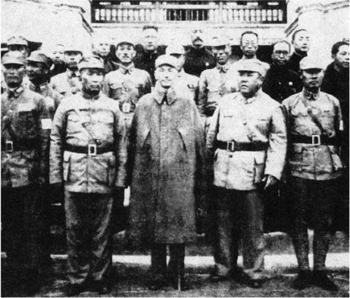 File:Chiang Kaishek with Ma Hongkui and Ma Hongbin.jpg