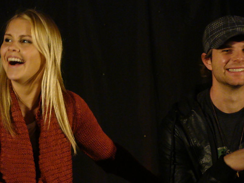 File:Claire Holt & Nate Buzolic (7446285412).jpg