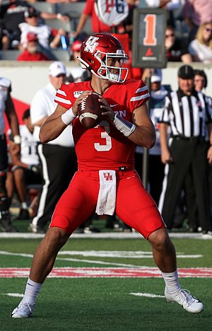 Clayton Tune passing - Houston Cougars football vs. Cincinnati Bearcats.jpg