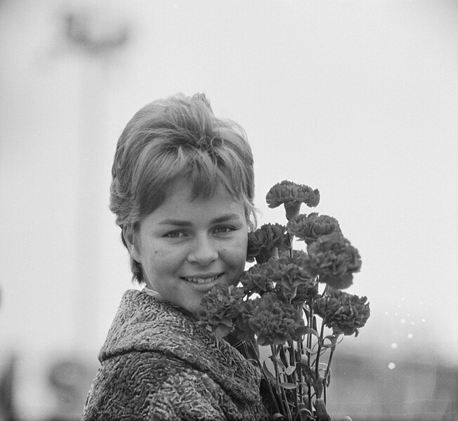 File:Conny Froboes uit Hamburg op Schiphol aangekomen voor de Grand Gala de Disque, Bestanddeelnr 914-3486.jpg