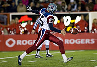 Botté de dégagement de Damon Duval des Alouettes de Montréal le 27 octobre 2007 à Calgary.