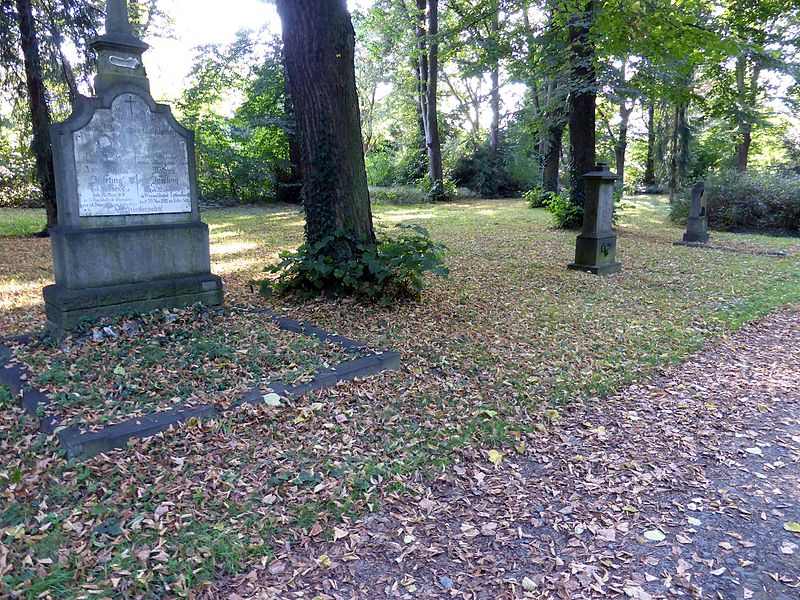 File:Decksteiner Friedhof (68).jpg
