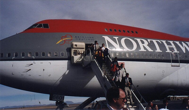 File:Deplaning in El Paso.jpg