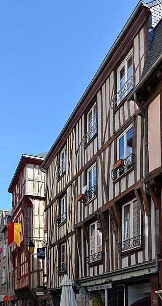 File:Dinan (Côtes-d'Armor) - Belles maisons (rue de la Mittrie) (50568273133).jpg