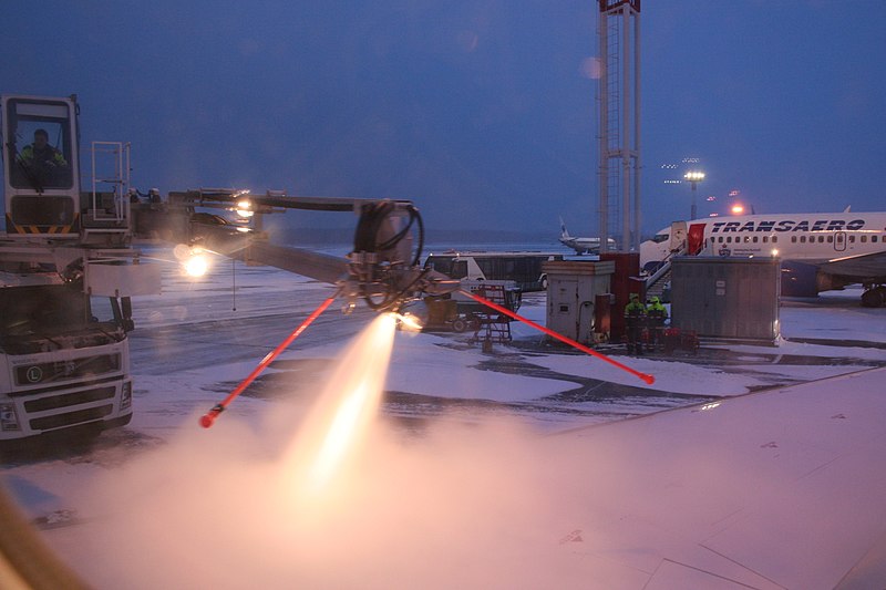 File:Domodedovo-airport-de-icing-december-2009.jpg