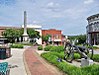 Centro de Chester y Confederate Cannon and Monument.jpg