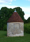 Pigeonnier du château.