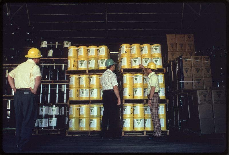 File:ENVIRONMENTAL PROTECTION AGENCY PESTICIDES INSPECTORS DISCUSS CONTENTS OF WAREHOUSE CONTAINERS WITH AN OFFICIAL OF... - NARA - 555236.jpg