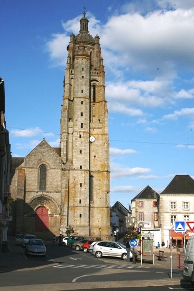 File:Eglise de Bressuire.jpg